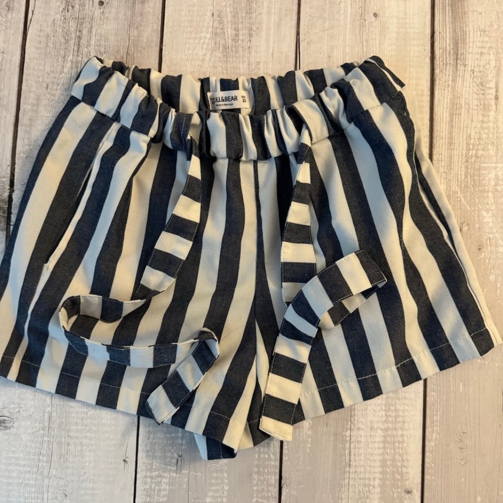 Pull & Bear stripes short